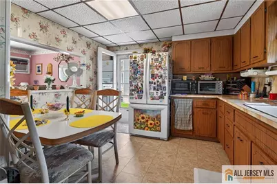 7 W James Place, Iselin, NJ 08830 - Photo 3