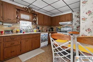 7 W James Pl, Iselin, NJ 08830 - Photo 5