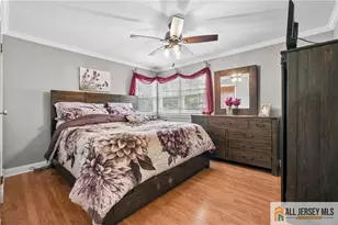 8 Parkway Pl, Sayreville, NJ 08859 - Photo 11