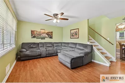8 Parkway Place, Sayreville, NJ 08859 - Photo 3