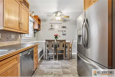 8 Parkway Place, Sayreville, NJ 08859 - Photo 7