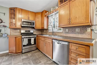 8 Parkway Place, Sayreville, NJ 08859 - Photo 5