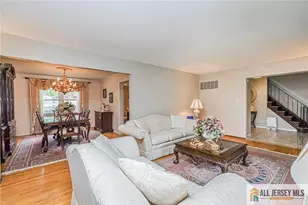 27 Woodmere Rd, North Brunswick Township, NJ 08902 - Photo 5