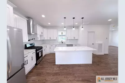 28 S McKinley Avenue, Iselin, NJ 08830 - Photo 3