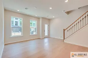 323 Sadie Cir, New Brunswick, NJ 08901 - Photo 7