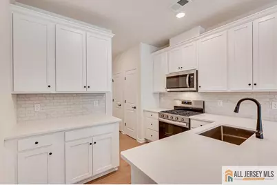 323 Sadie Circle, New Brunswick, NJ 08901 - Photo 9