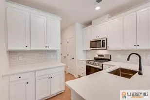 323 Sadie Cir, New Brunswick, NJ 08901 - Photo 9