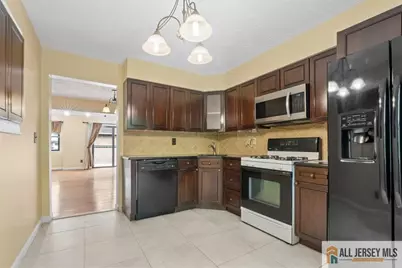 6001 N Oaks Boulevard, North Brunswick Township, NJ 08902 - Photo 9