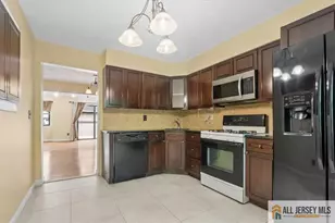 6001 N Oaks Blvd, North Brunswick Township, NJ 08902 - Photo 9