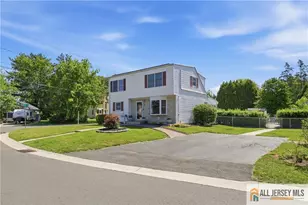 8 Lauretta Dr, East Brunswick Township, NJ 08816 - Photo 3