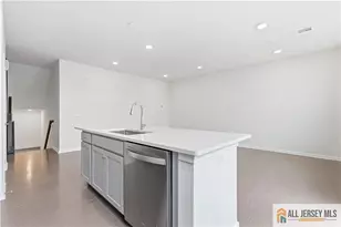 311 Sadie Cir, New Brunswick, NJ 08901 - Photo 11