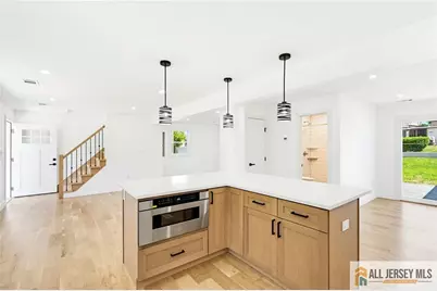 48 Kendall Drive, Sayreville, NJ 08859 - Photo 3