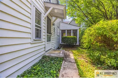 25 Home Street, Metuchen, NJ 08840 - Photo 9