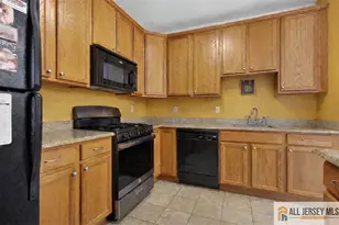 315 Regency Pl, Woodbridge Township, NJ 07095 - Photo 7