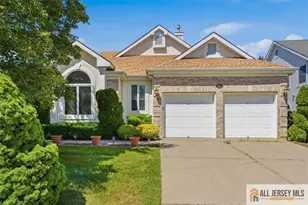 41 Sherwood Dr, Monroe Township, NJ 08831 - Photo 1
