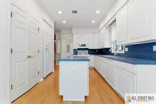 41 Sherwood Dr, Monroe Township, NJ 08831 - Photo 19
