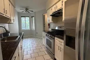 156 Nathan Dr, North Brunswick Township, NJ 08902 - Photo 5