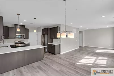 707 Greenland Square #707, Highland Park, NJ 08904 - Photo 7