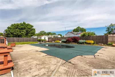 16 W Susan Street, Hazlet Township, NJ 07730 - Photo 31
