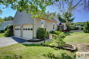 23 Bedfordshire Dr, Monroe Township, NJ 08831 - Photo 5