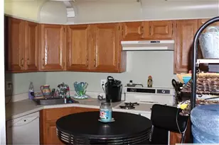 388 Lancaster Ct, Piscataway Township, NJ 08854 - Photo 3