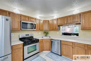 19 Folkstone Ct, North Brunswick Township, NJ 08902 - Photo 9