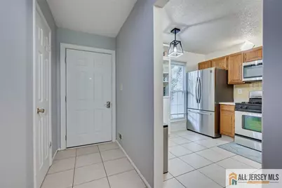 19 Folkstone Court, North Brunswick Township, NJ 08902 - Photo 3