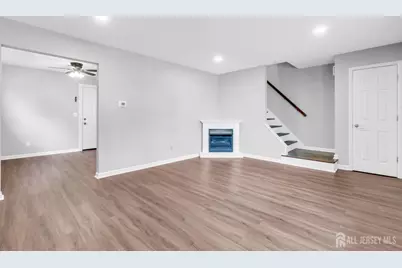 368-370 Voorhees Avenue #370, Middlesex, NJ 08846 - Photo 5