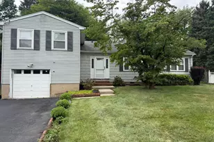 652 Holly Ln, North Brunswick Township, NJ 08902 - Photo 1