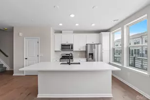 206 Lyla Ln, Middlesex, NJ 08091 - Photo 7