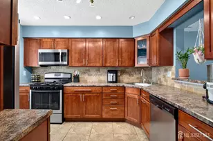 299 Hampshire Dr, Plainsboro Township, NJ 08536 - Photo 5
