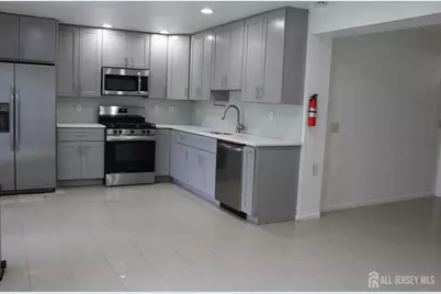 82 Washington Avenue, Iselin, NJ 08830 - Photo 5