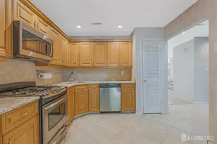 12 Carriage Pl, Edison, NJ 08820 - Photo 11