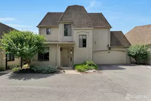 12 Carriage Pl, Edison, NJ 08820 - Photo 3