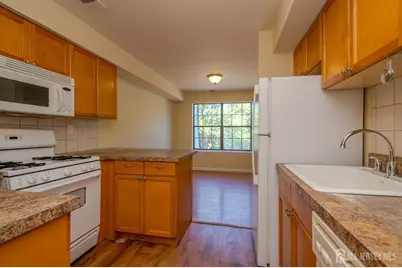 1005 Hidden Village Drive, Perth Amboy, NJ 08861 - Photo 7