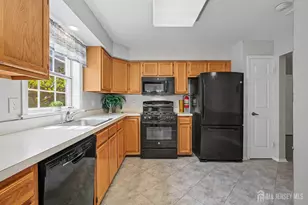 13 Ashbourne Dr, Monroe Township, NJ 08831 - Photo 17