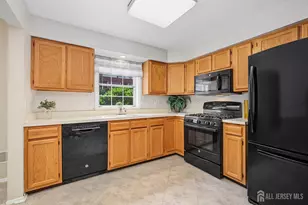 13 Ashbourne Dr, Monroe Township, NJ 08831 - Photo 15