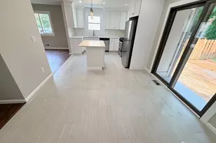 27 Davids Ct, South Brunswick Township, NJ 08810 - Photo 9