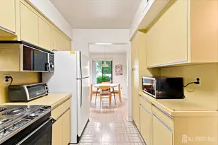 16 Irongate St, Metuchen, NJ 08840 - Photo 13