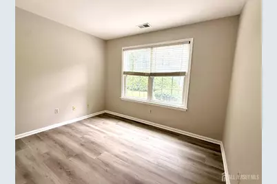 902 Woodhaven Drive, Edison, NJ 08817 - Photo 7