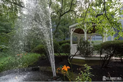 902 Woodhaven Drive, Edison, NJ 08817 - Photo 19