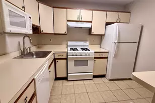 902 Woodhaven Dr, Edison, NJ 08817 - Photo 5