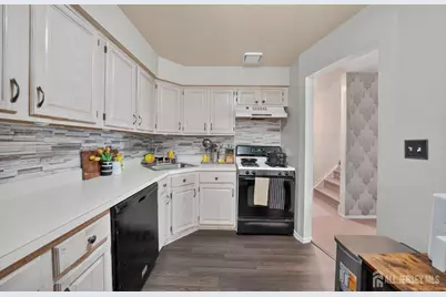 109 Michaels Court, Woodbridge Township, NJ 07095 - Photo 19