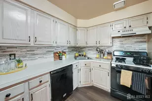 109 Michaels Ct, Woodbridge Township, NJ 07095 - Photo 15