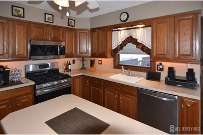 27 Henley Street, Woodbridge Township, NJ 07095 - Photo 3