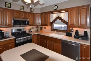 27 Henley St, Woodbridge Township, NJ 07095 - Photo 3
