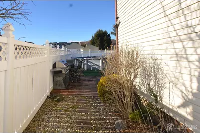 27 Henley Street, Woodbridge Township, NJ 07095 - Photo 33