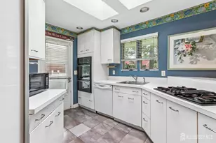 4 Taylor Dr, New Brunswick, NJ 08901 - Photo 9