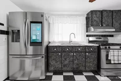 720 Mary Street, Perth Amboy, NJ 08861 - Photo 3