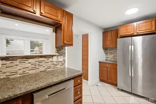 29 Windsor Dr, East Brunswick Township, NJ 08816 - Photo 9